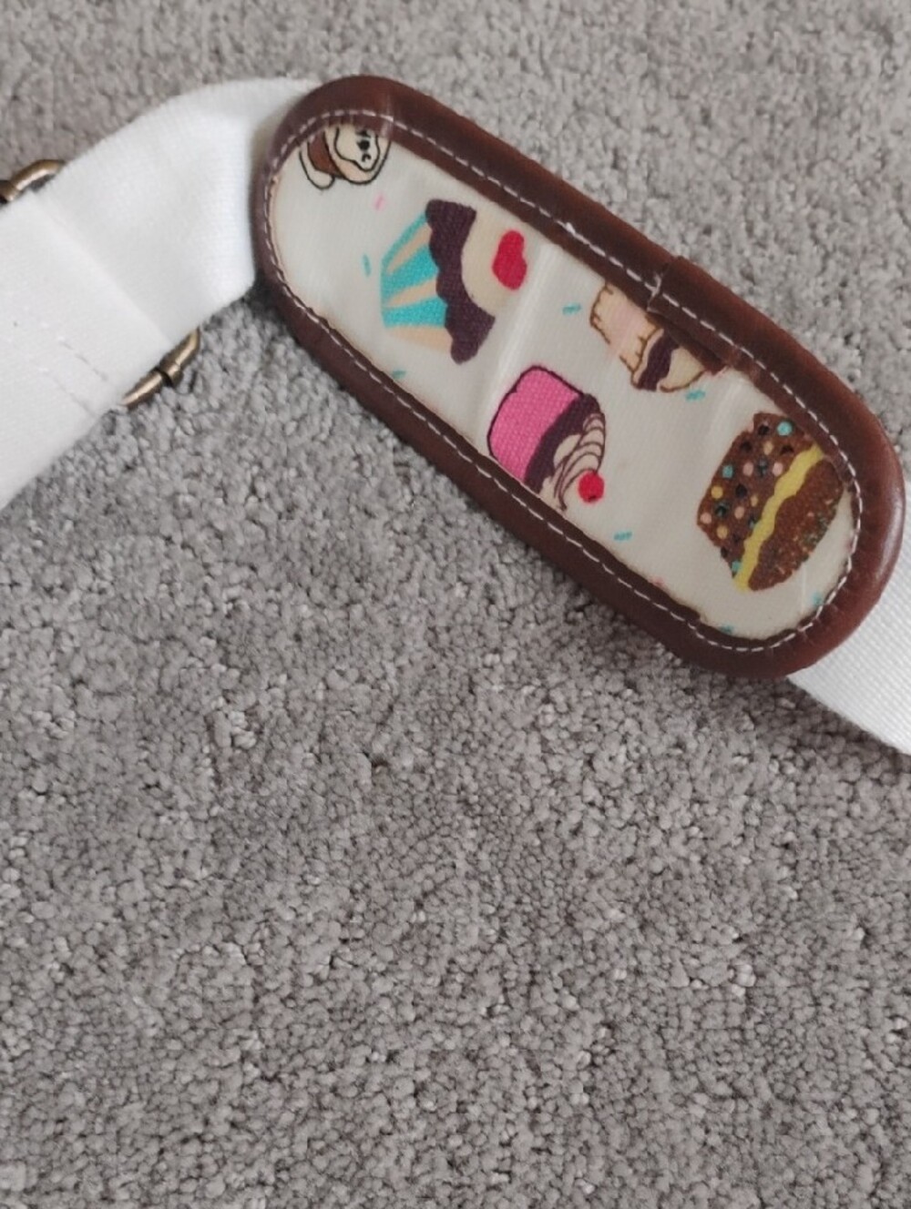 Cupcake Print Crossbody Bag in Cream. LYDC/London brand. Good Condition - Picture 2 of 10